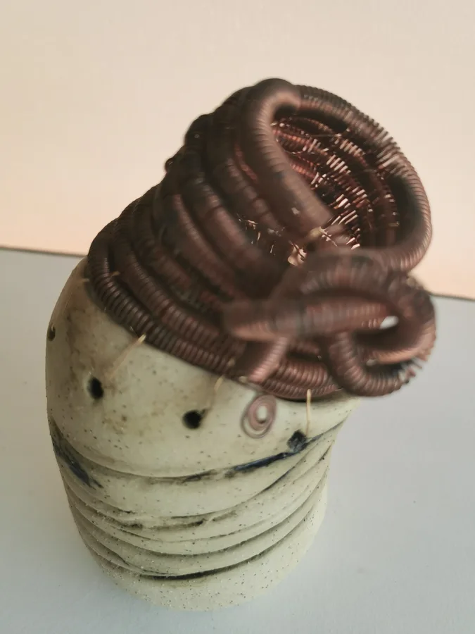 Nesting, a ceramic and wire work by Kay Pittelkow